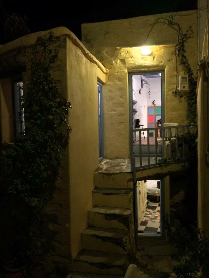 Traditional Medieval Stone House In "Ano Syros" Exterior photo