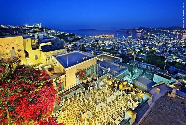 Traditional Medieval Stone House In "Ano Syros" Exterior photo