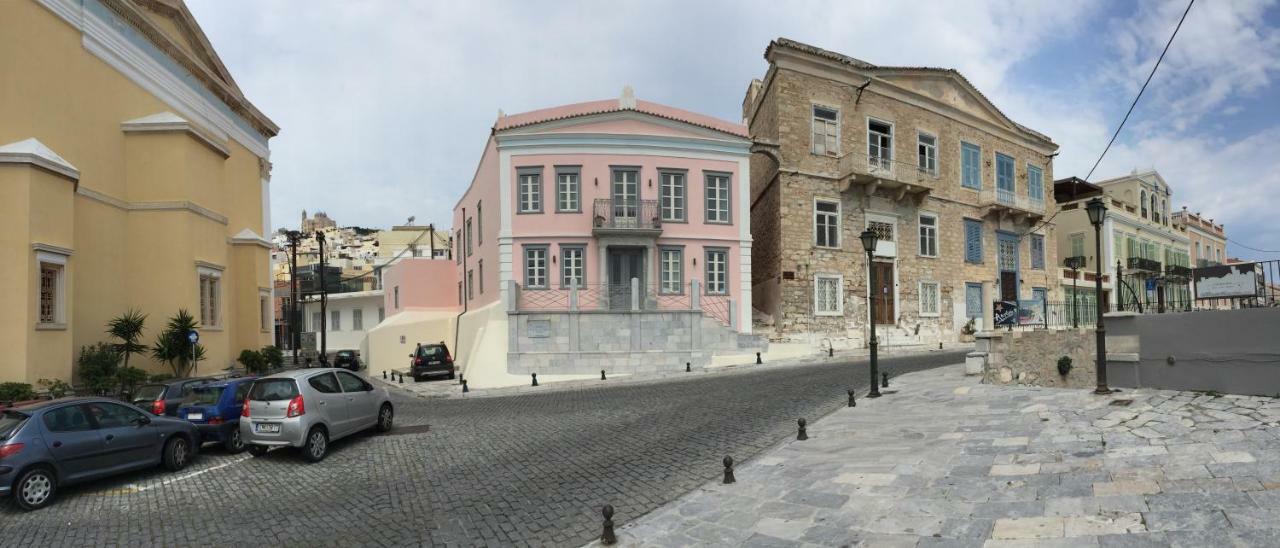 Traditional Medieval Stone House In "Ano Syros" Exterior photo